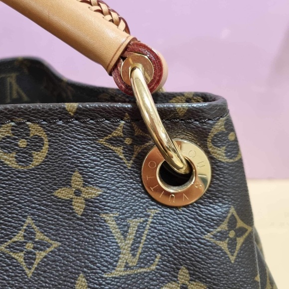 Authentic Louis Vuitton Artsy MM - Picture 8 of 13